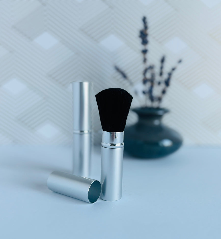 Retractable Powder Brush - for Dry Shampoo Application
