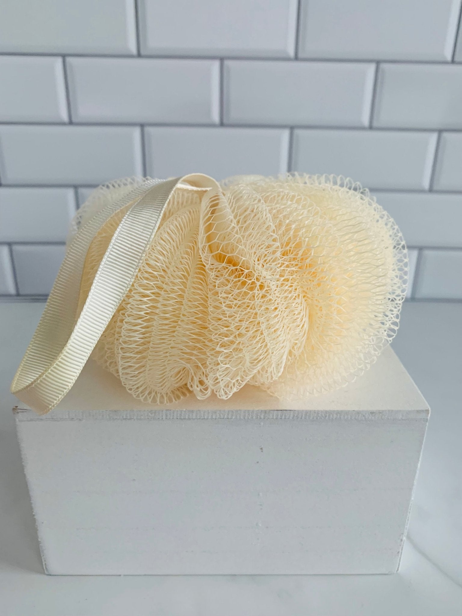 Mesh sponge, textured bath puff - Monika Botanika Inc.